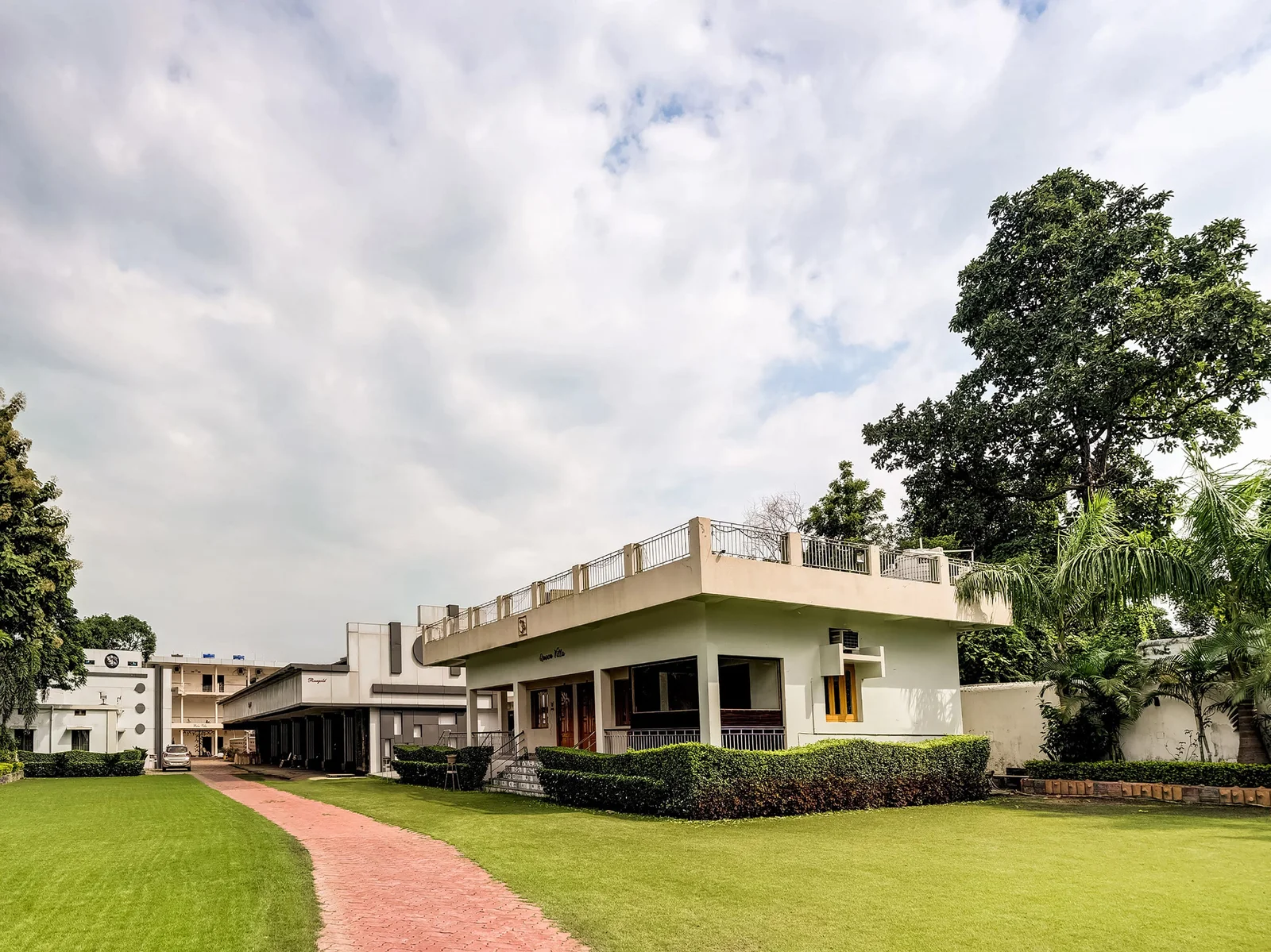 Glancing Garden View